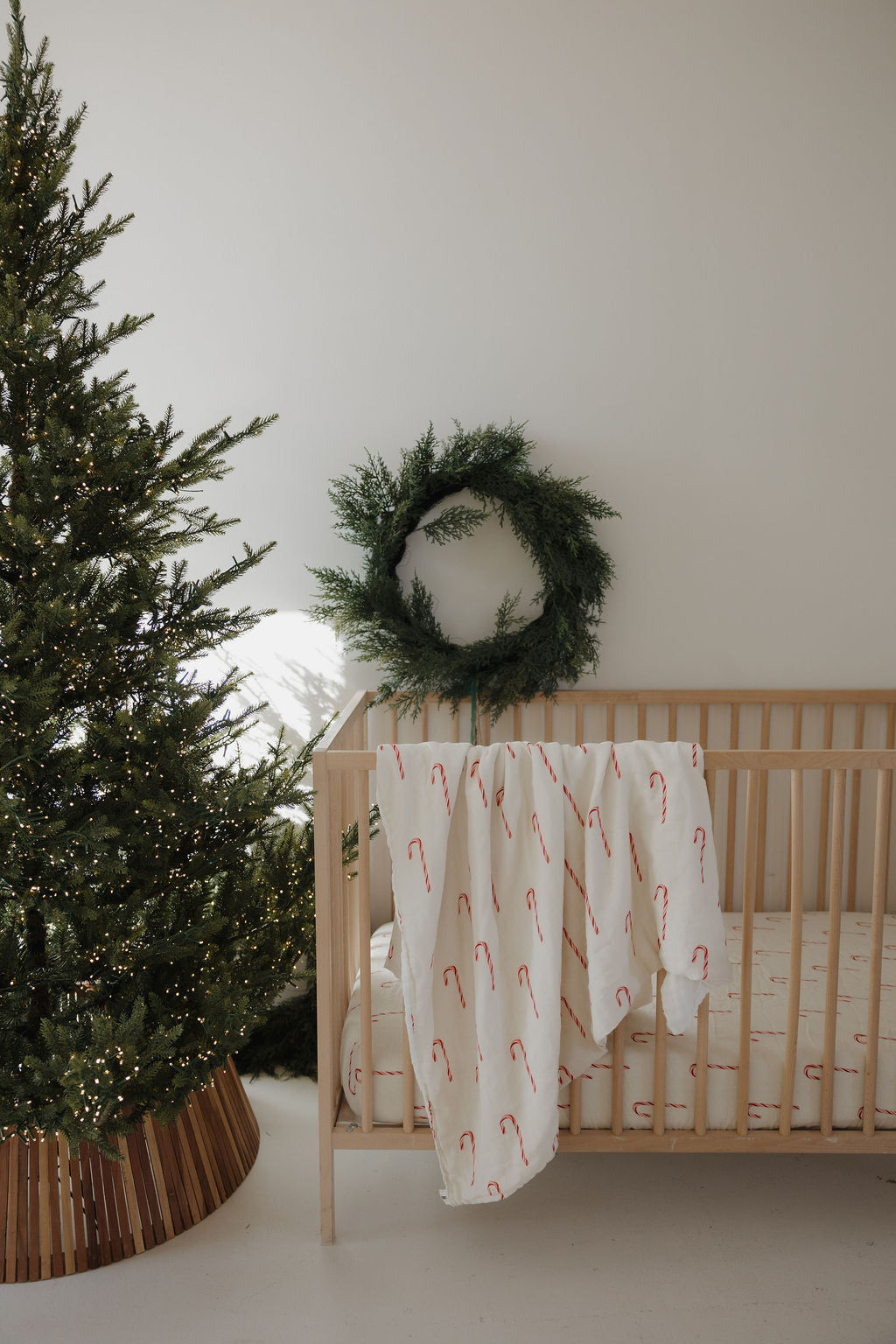 muslin crib sheet // candy cane