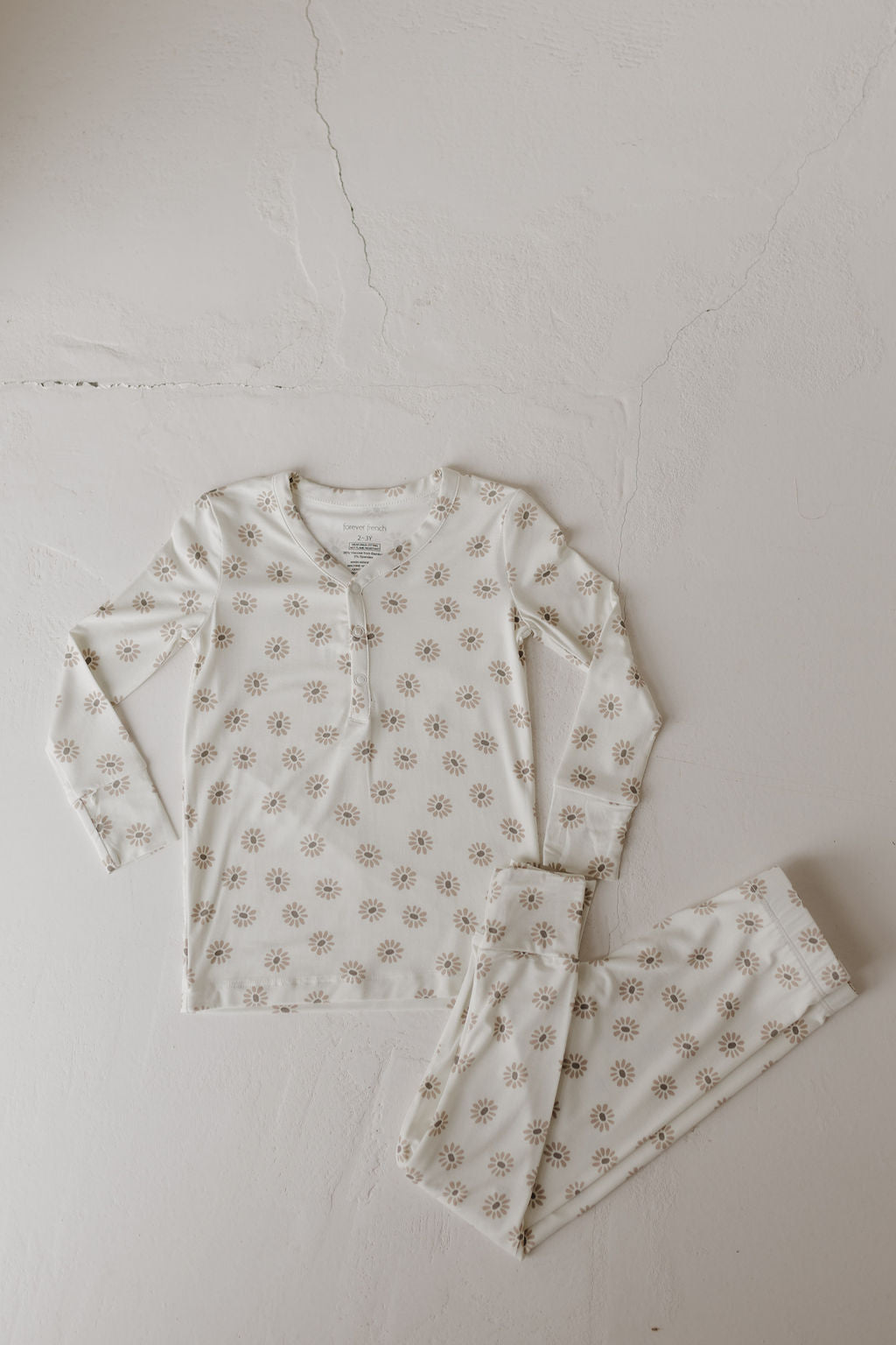 daisy fields bamboo pajamas // LONG-SLEEVE TWO-PIECE SET (comes up to size 10/12)