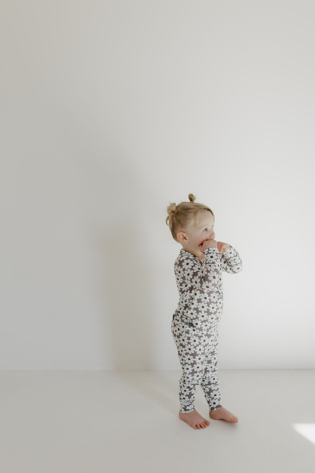 neutral flowers bamboo pajamas // LONG-SLEEVE TWO-PIECE SET (sizing up to 8/9)