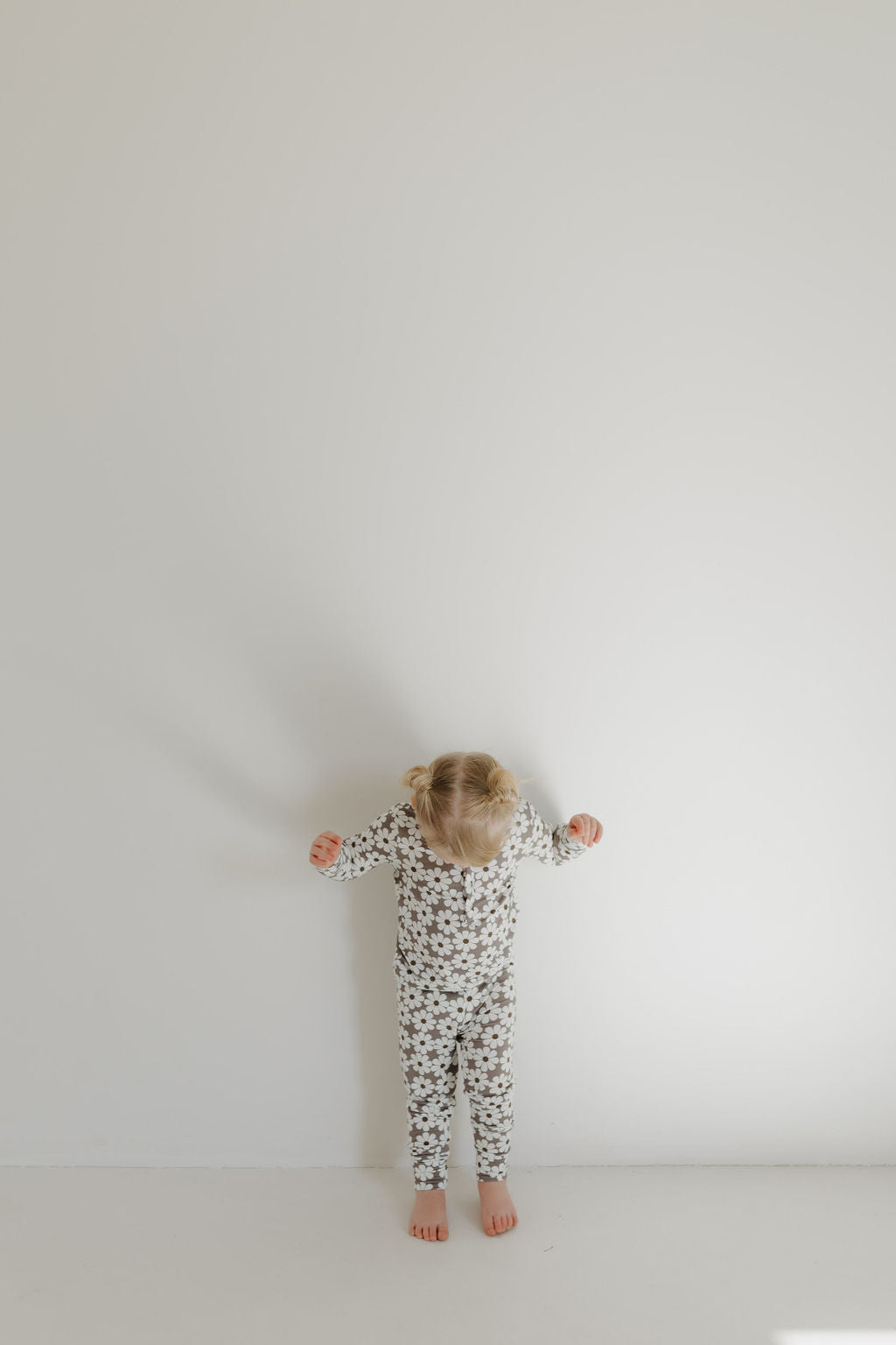 neutral flowers bamboo pajamas // LONG-SLEEVE TWO-PIECE SET (sizing up to 8/9)