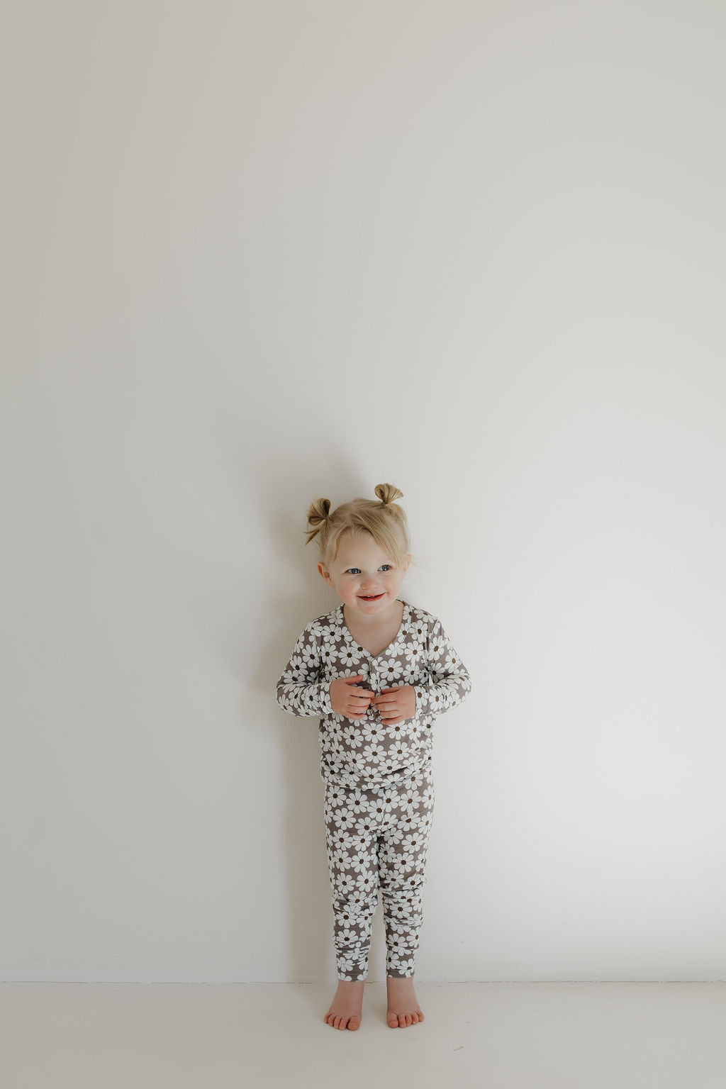 neutral flowers bamboo pajamas // LONG-SLEEVE TWO-PIECE SET (sizing up to 8/9)