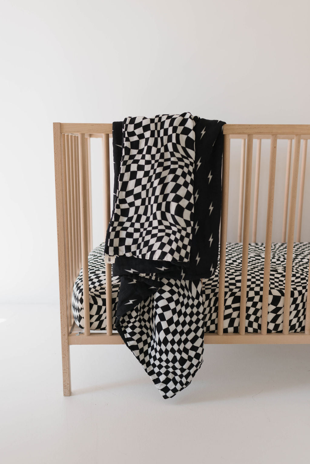 muslin crib sheet // black + white wavy checkerboard