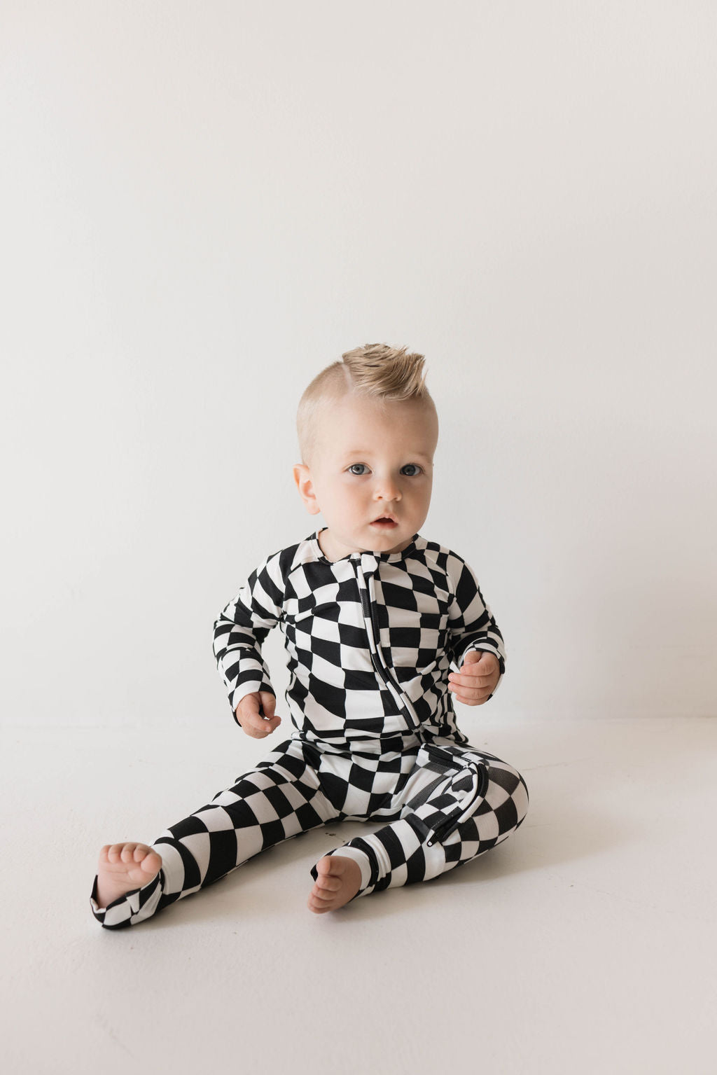 black/white wavy checkerboard bamboo pajamas // ZIPPY