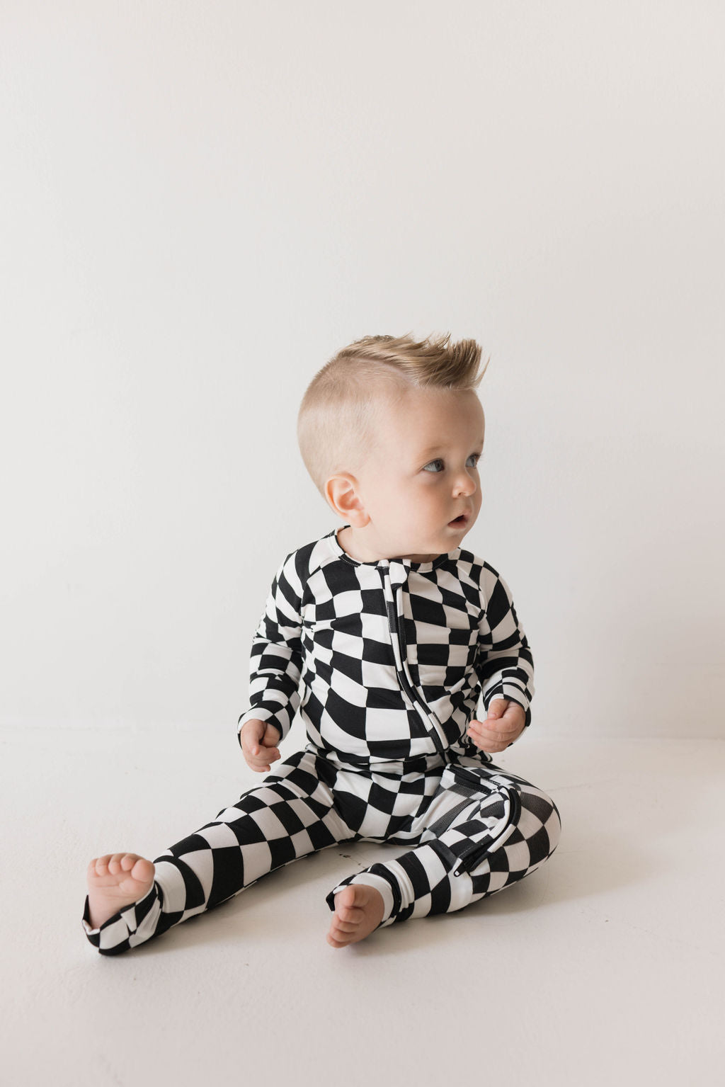 black/white wavy checkerboard bamboo pajamas // ZIPPY