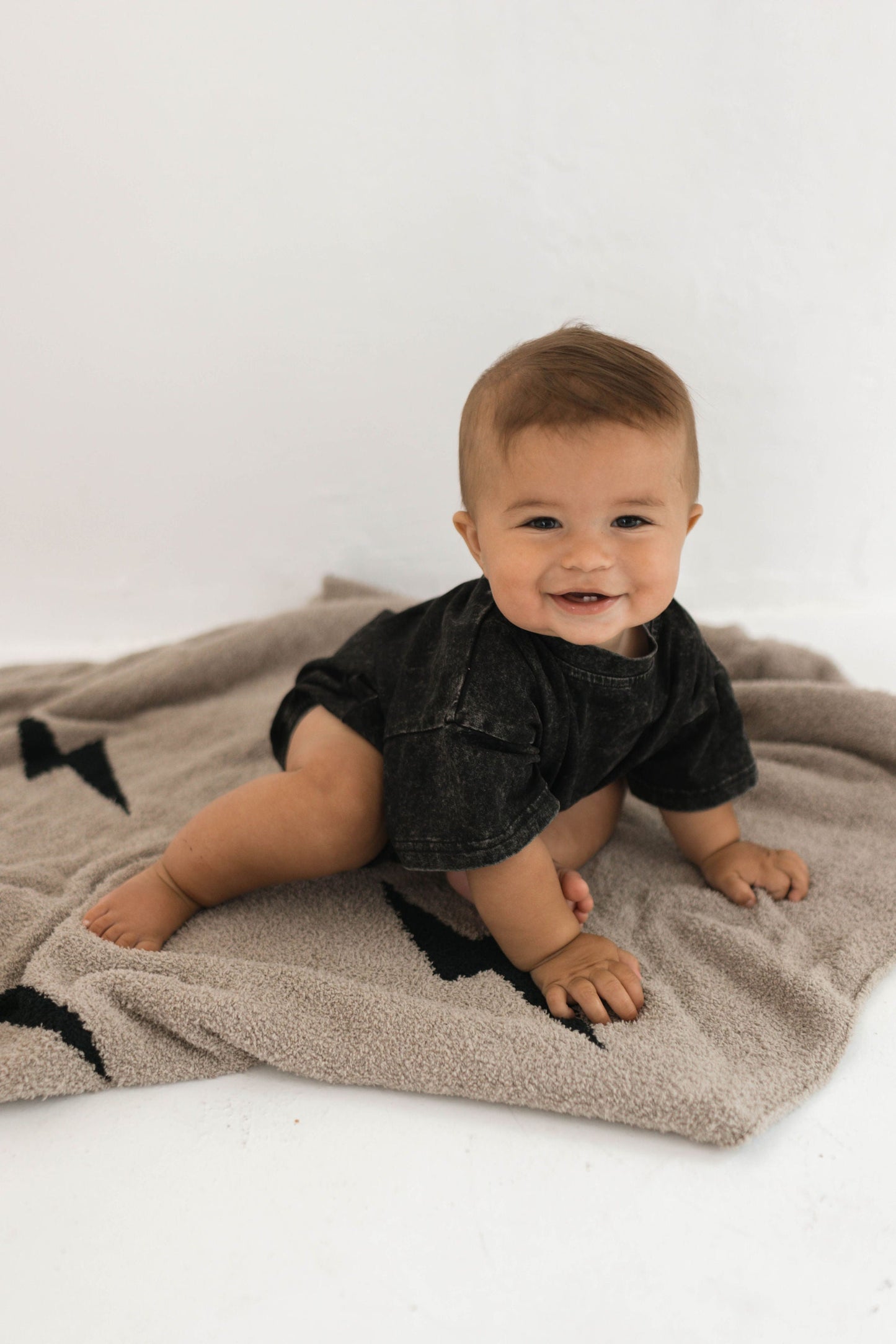 plush blanket // brown lightning bolt