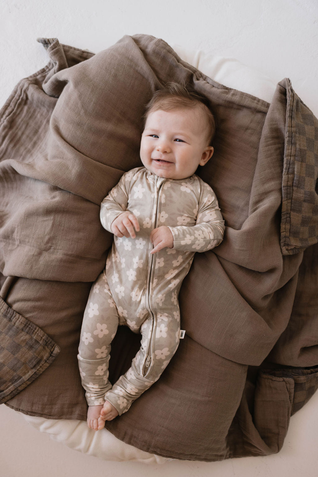 gray floral bamboo pajamas // ZIPPY