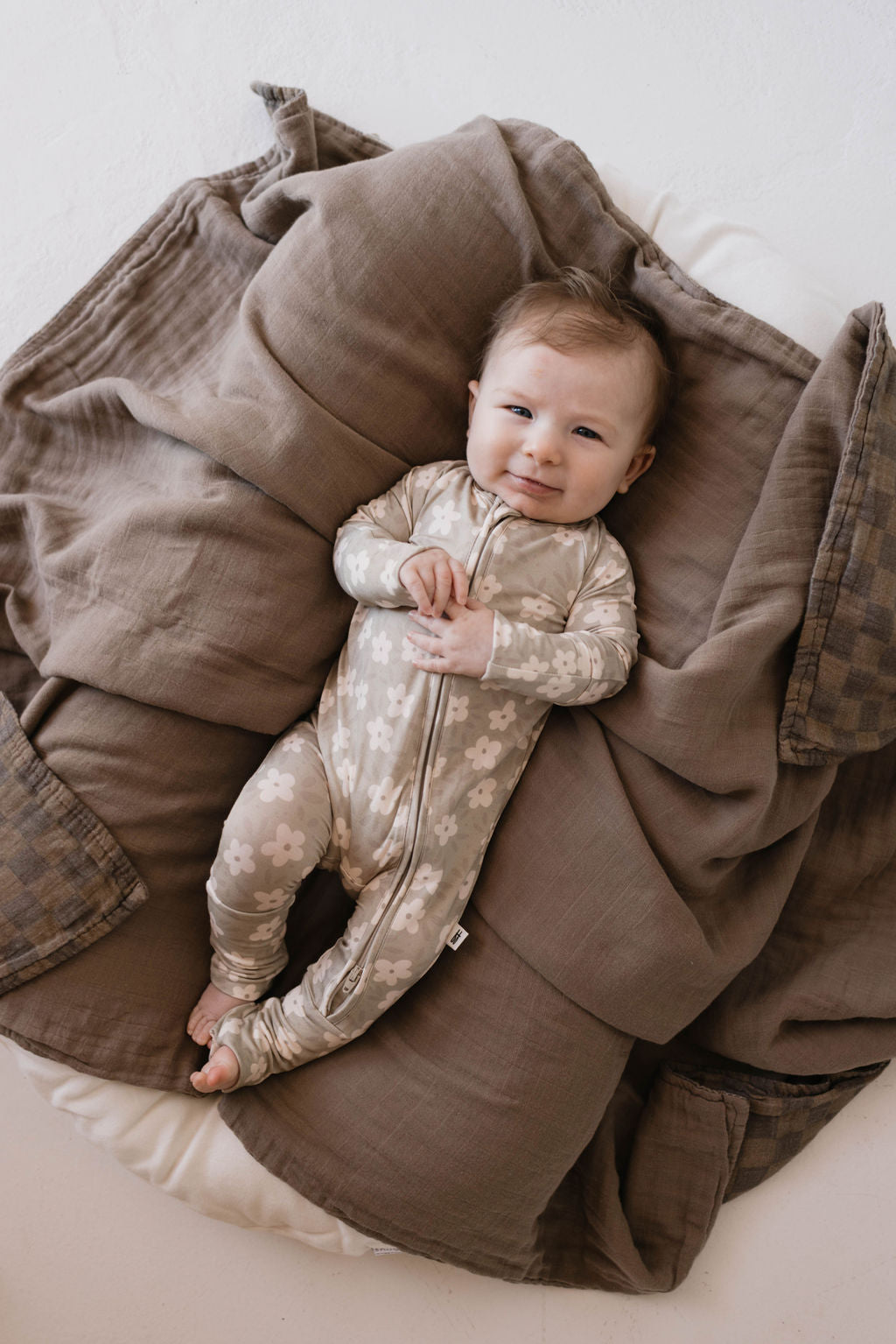 gray floral bamboo pajamas // ZIPPY