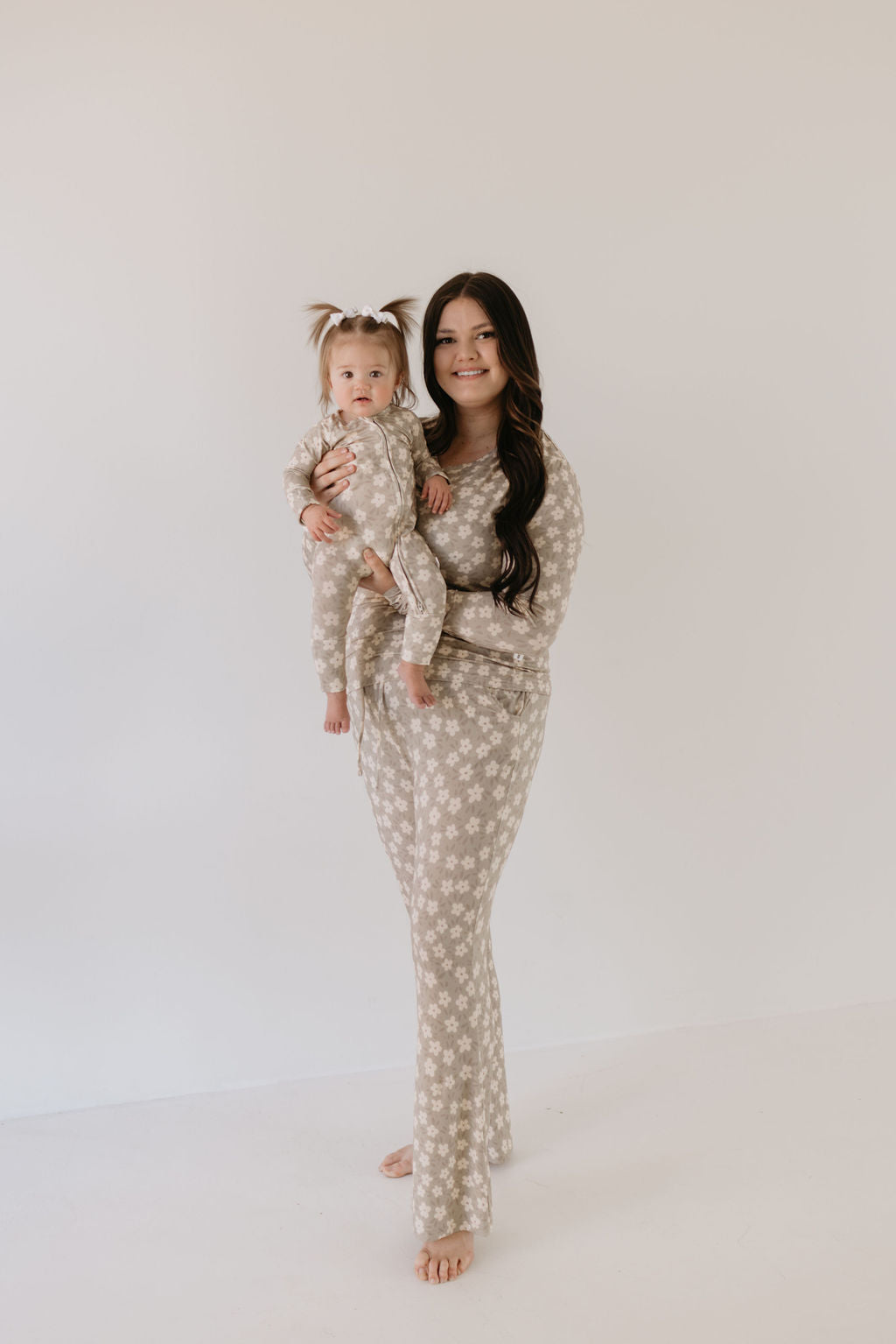 gray floral bamboo pajamas // ZIPPY