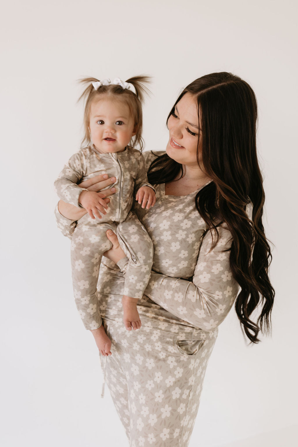 gray floral bamboo pajamas // ZIPPY
