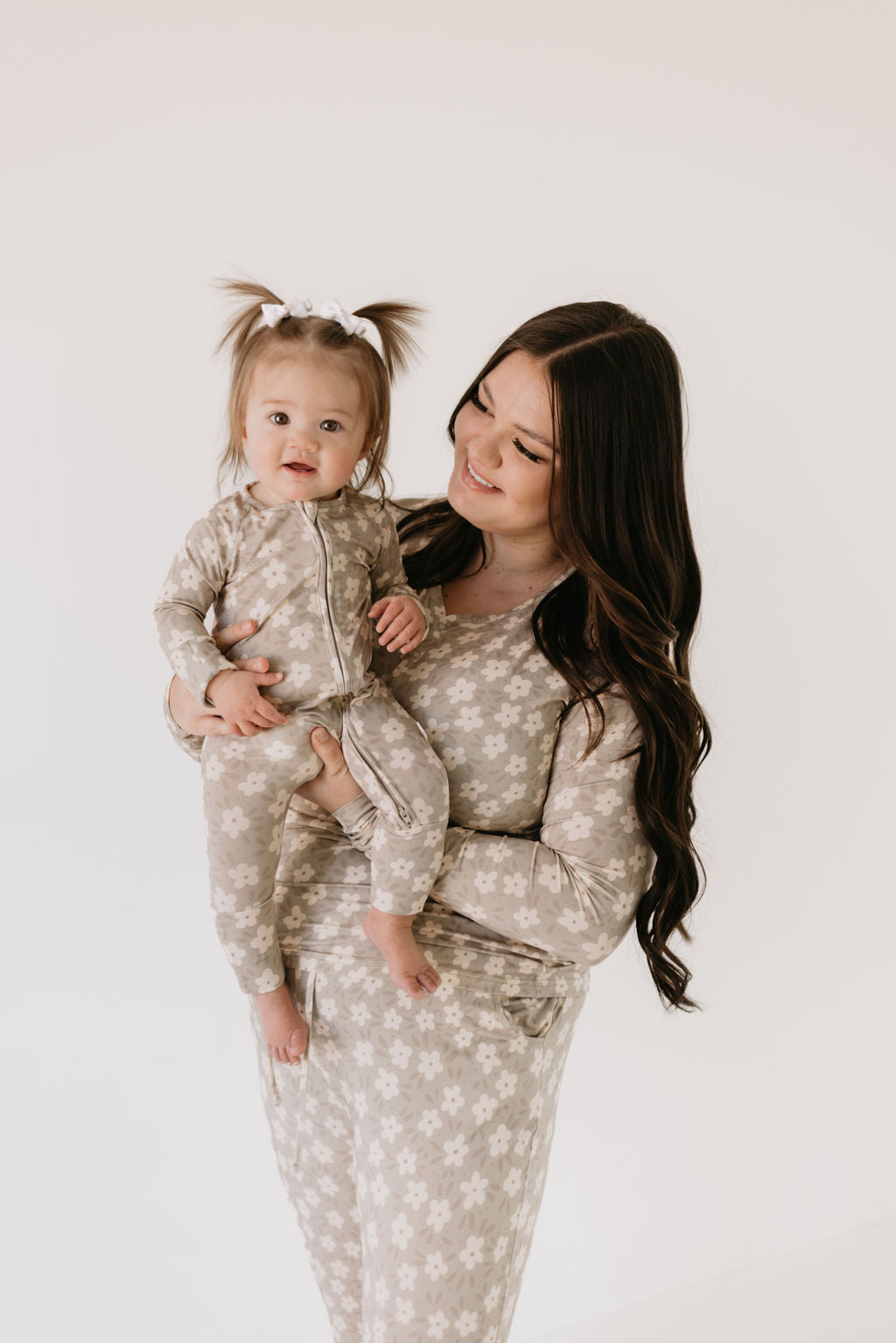 gray floral bamboo pajamas // ZIPPY