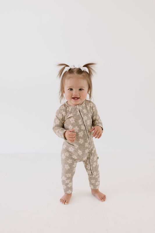 gray floral bamboo pajamas // ZIPPY