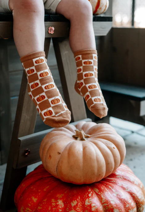 checkered pumpkin socks