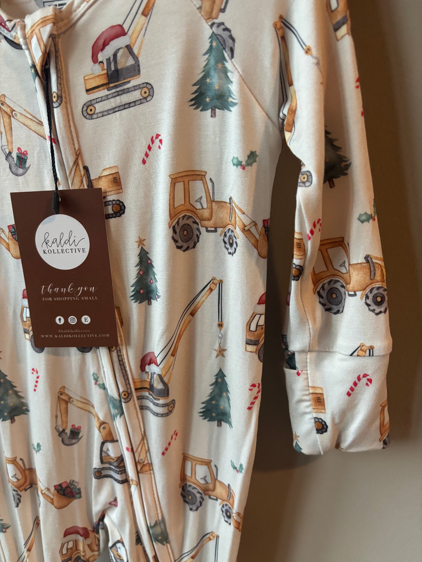 santa's crew kaldi bamboo pajamas // RUFFLE ZIPPY or LONG-SLEEVE TWO-PIECE SET