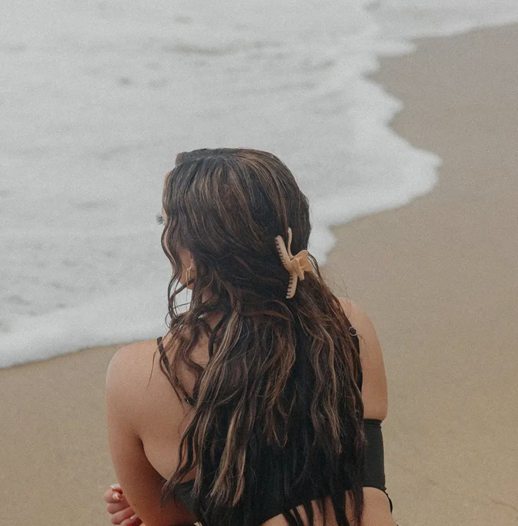 WAVY hold everything claw clip // midi