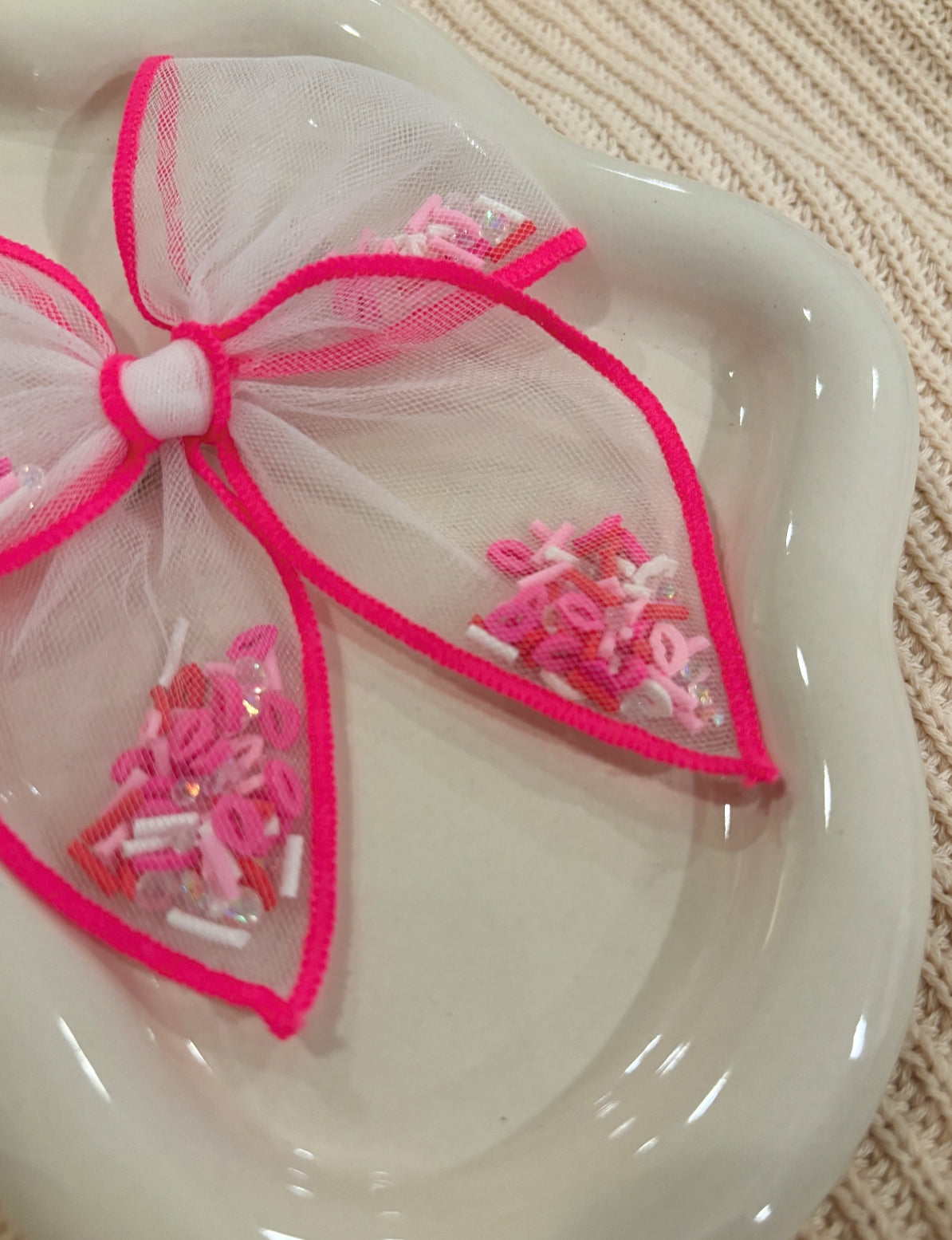 hot pink valentine smooches shaker bow