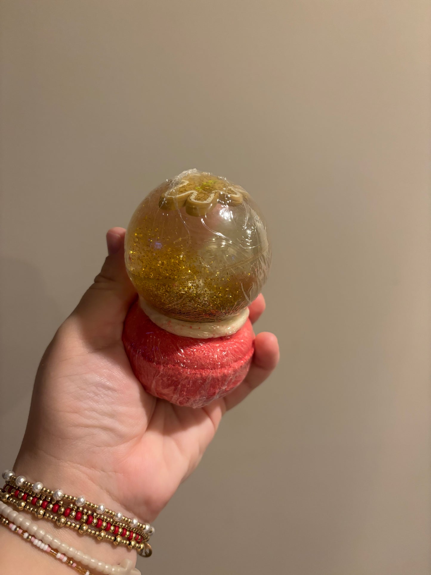 snowglobe ball bath bomb