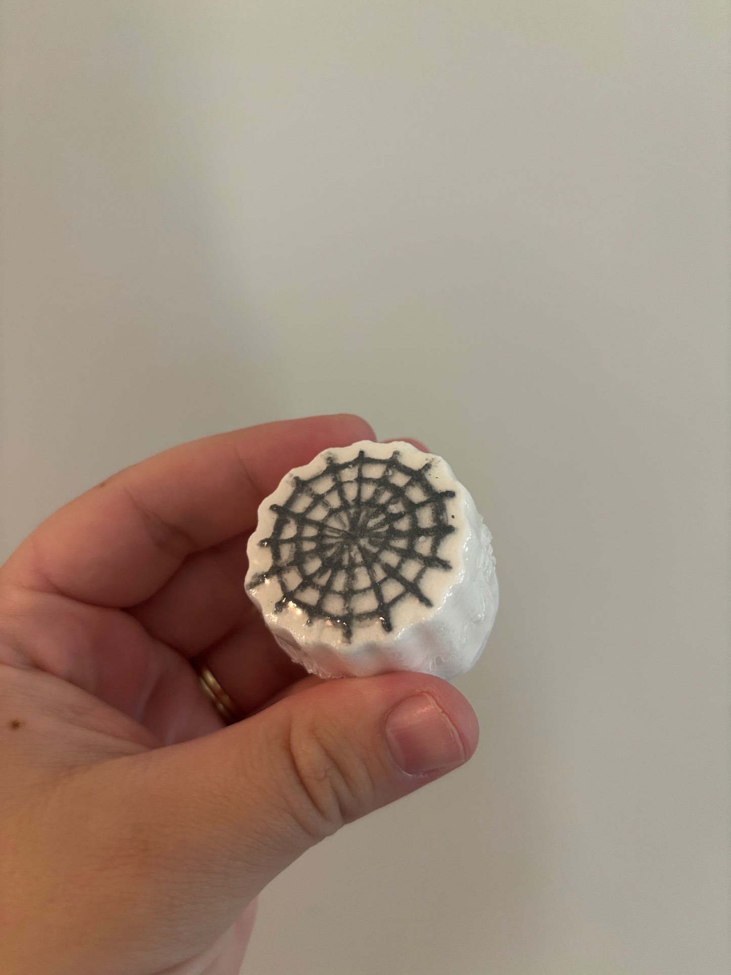 mini spider web bath bomb
