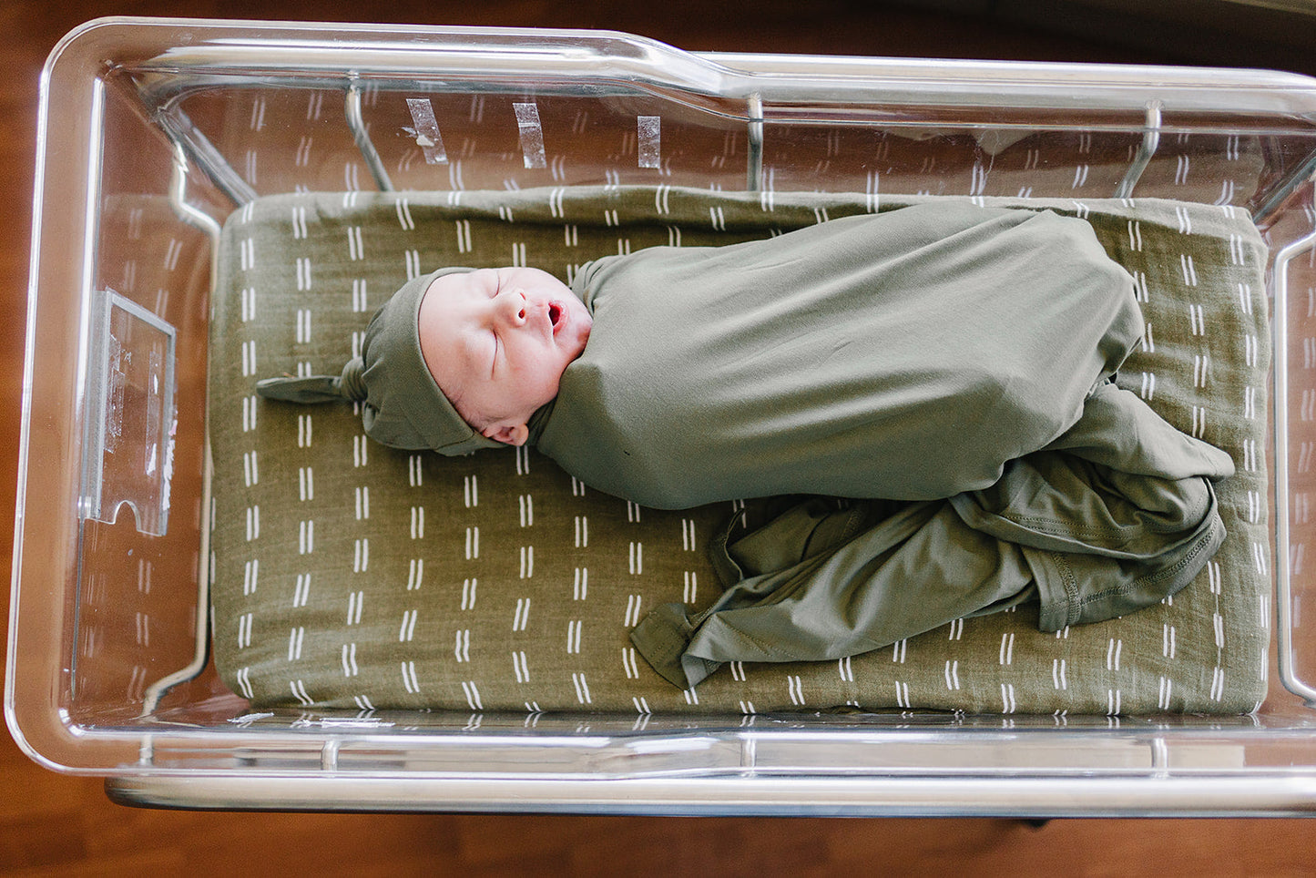 bamboo stretch swaddle // olive