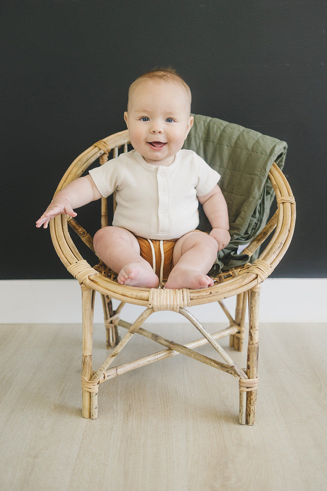 organic cotton ribbed snap bodysuit // vanilla