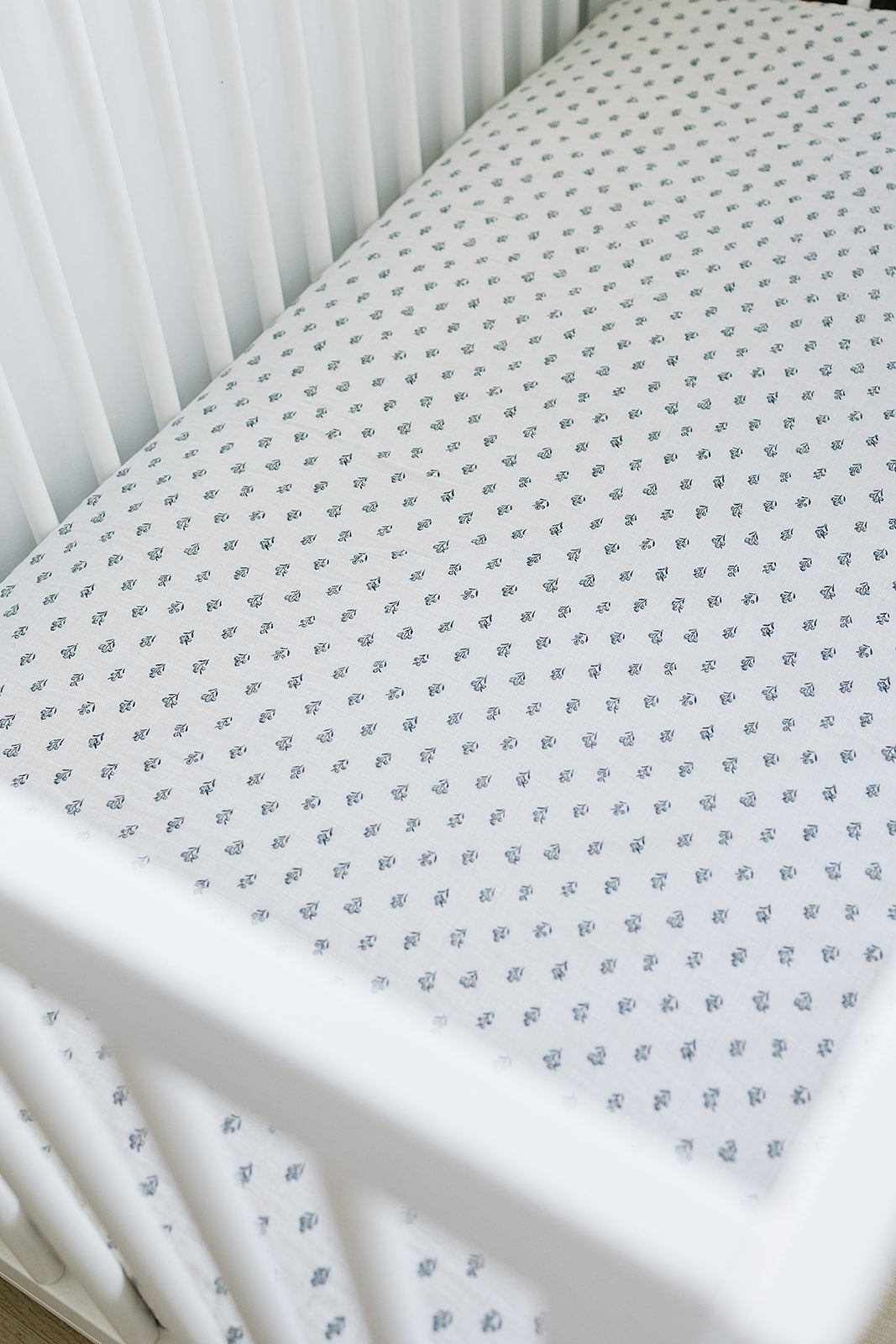 muslin crib sheet // cream berry