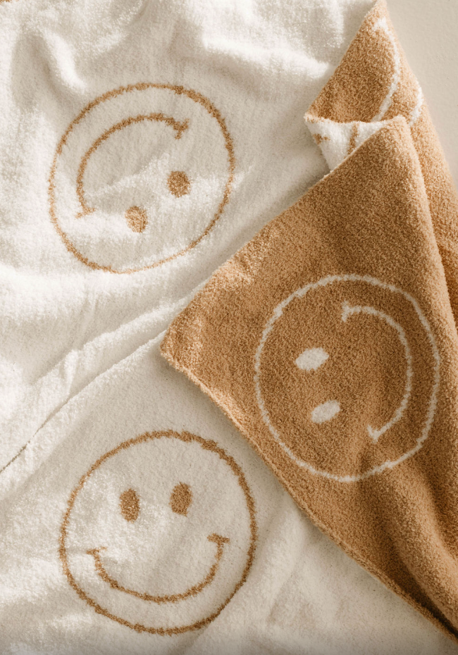 plush blanket // neutral smile