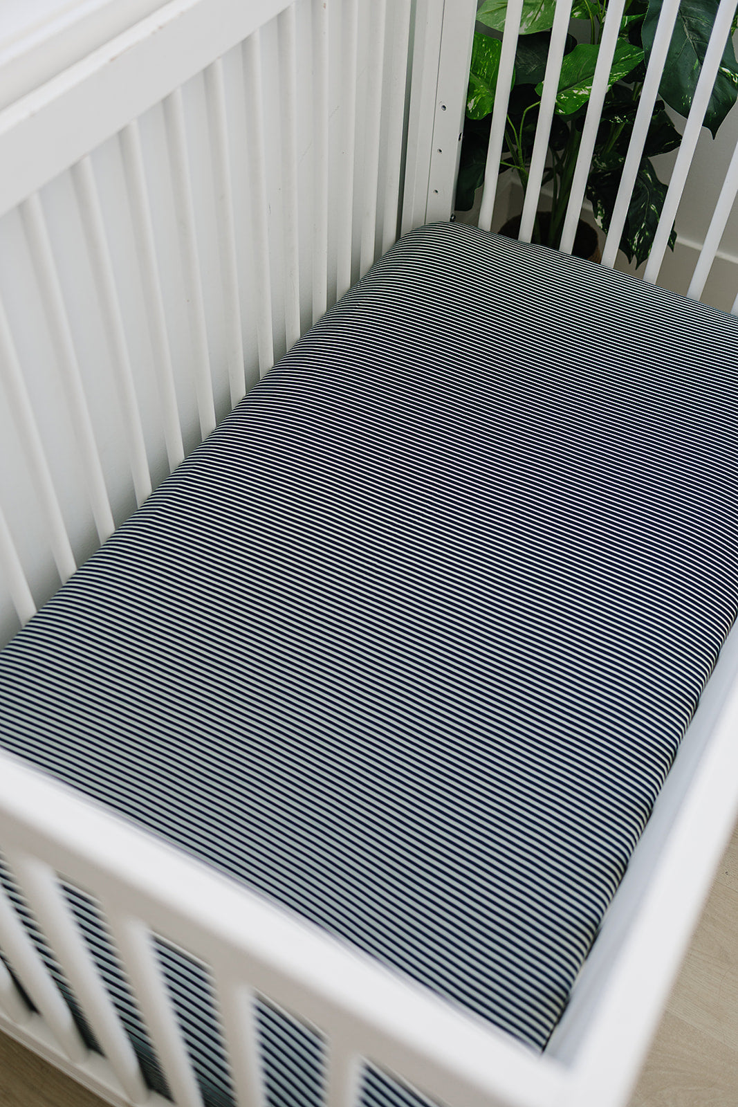 bamboo stretch crib sheet // navy stripes