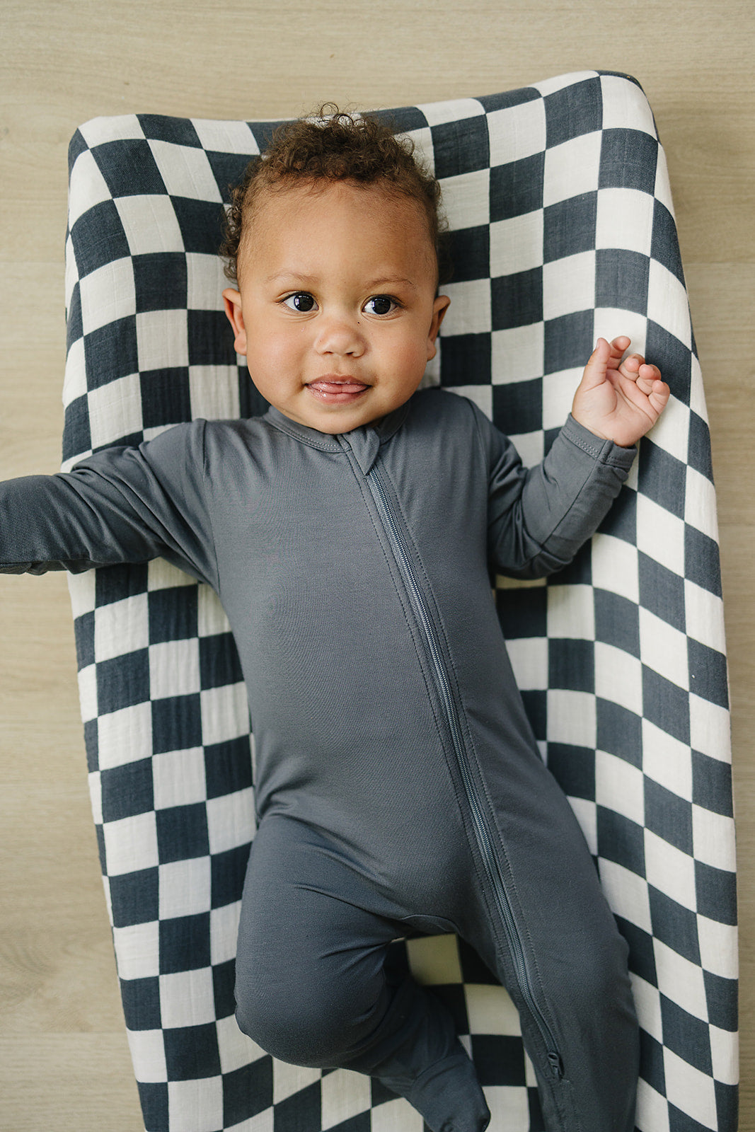 muslin changing pad cover // charcoal checkered