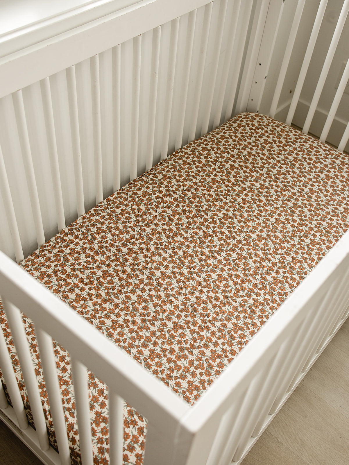 bamboo stretch crib sheet // cream magnolia