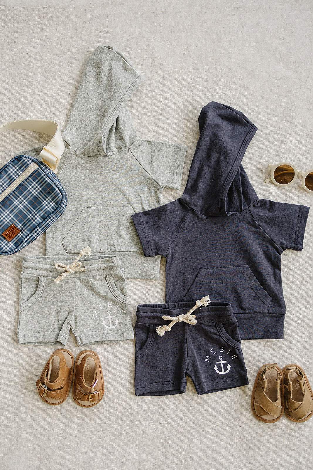 heather grey hooded tee