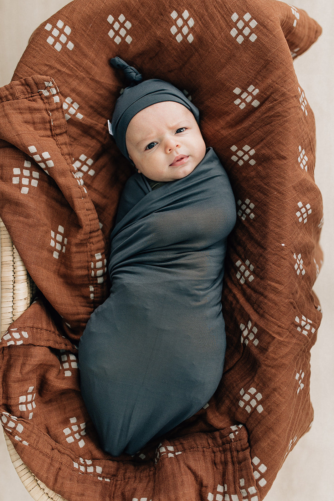 bamboo stretch swaddle // charcoal