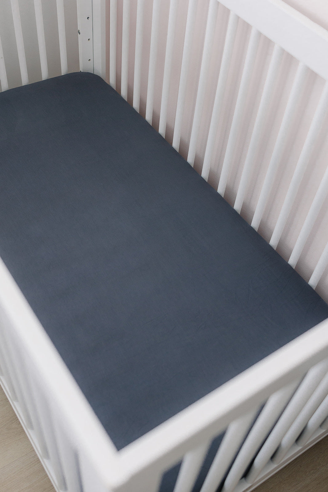 bamboo stretch crib sheet // charcoal