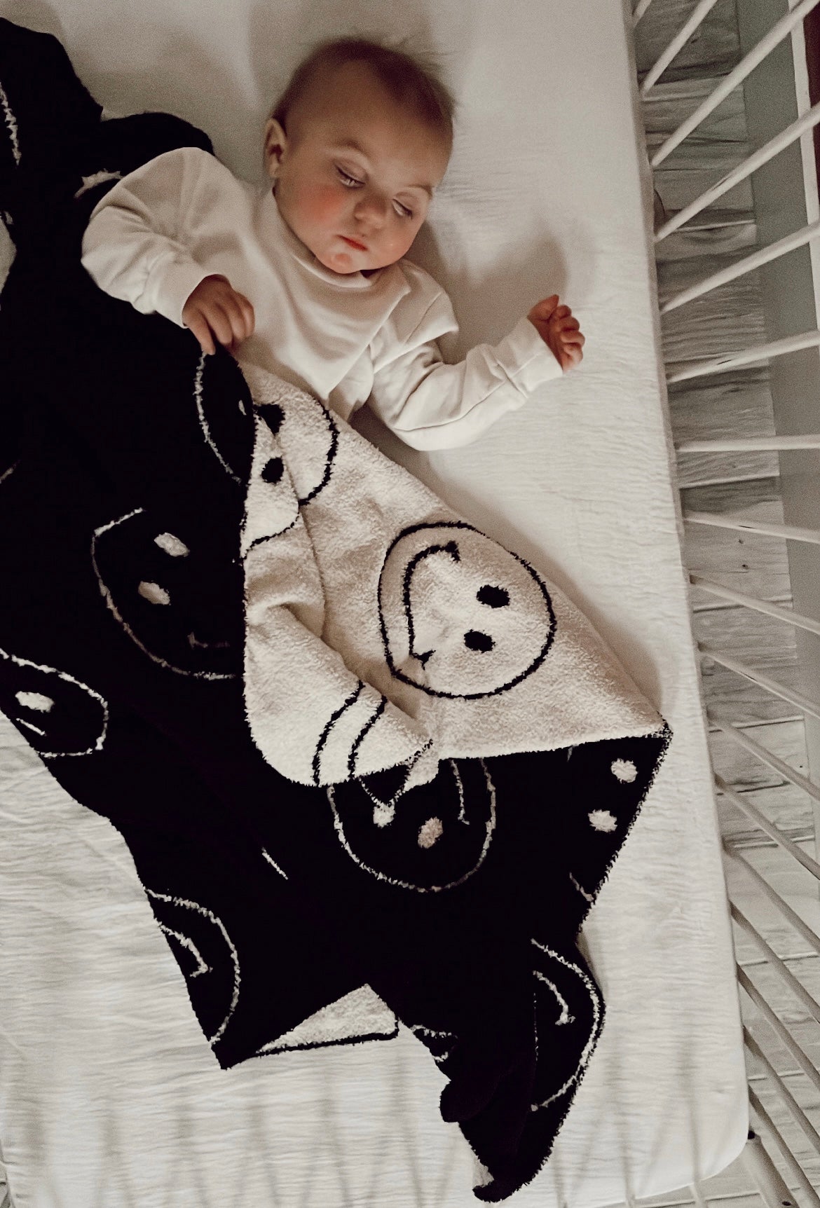 plush blanket // black + white smile