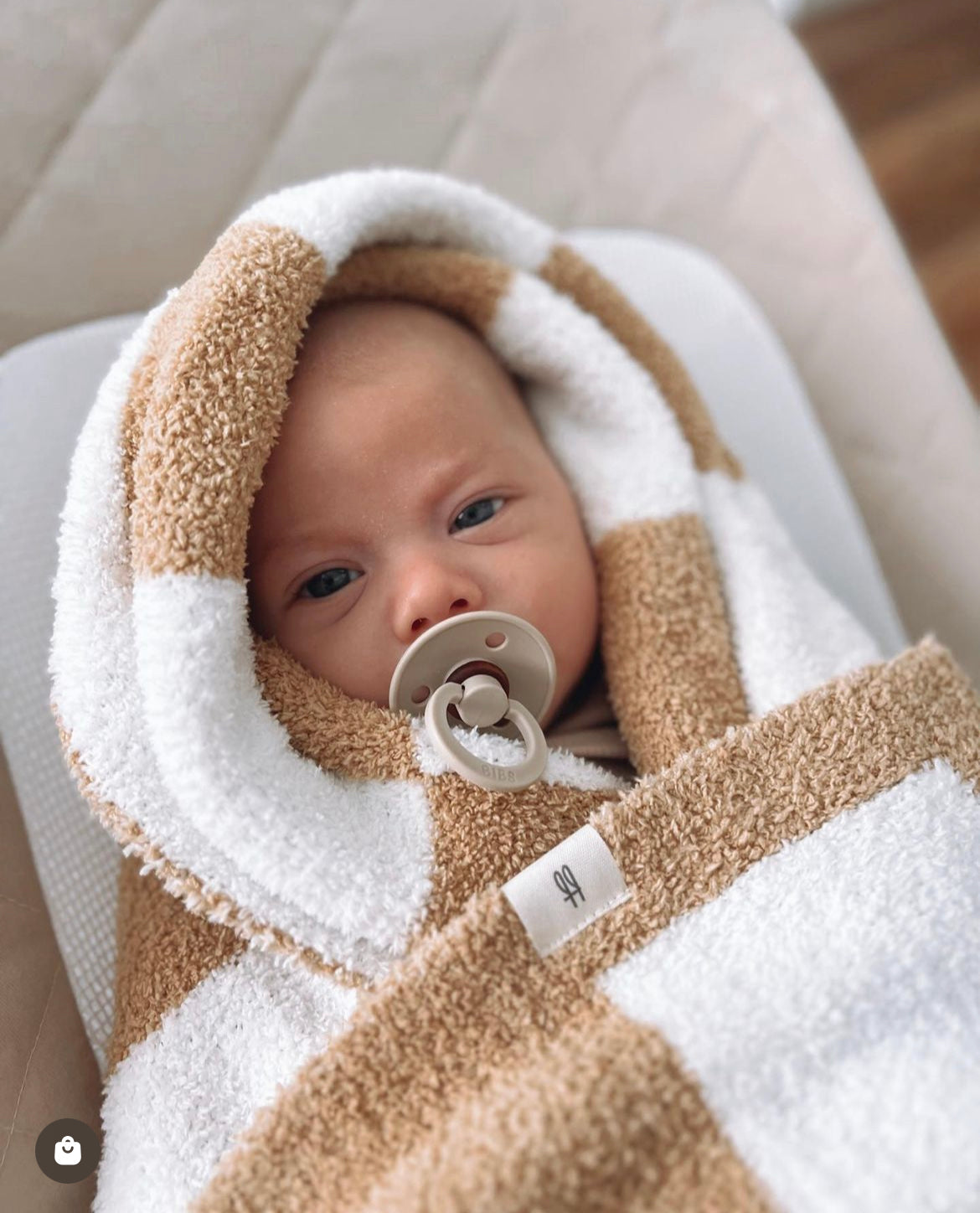 plush blanket // neutral checkerboard