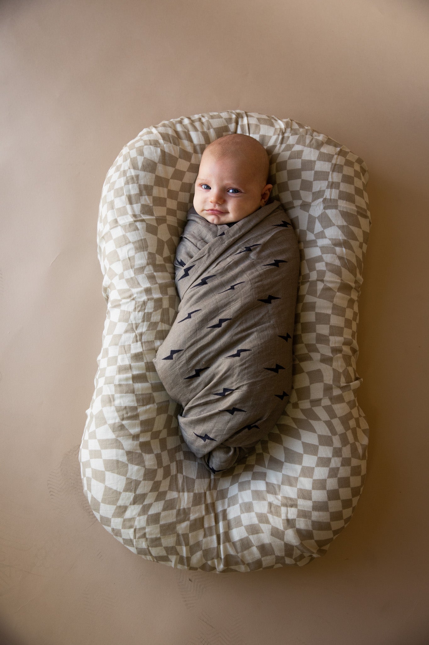 muslin swaddle // wavy checkered