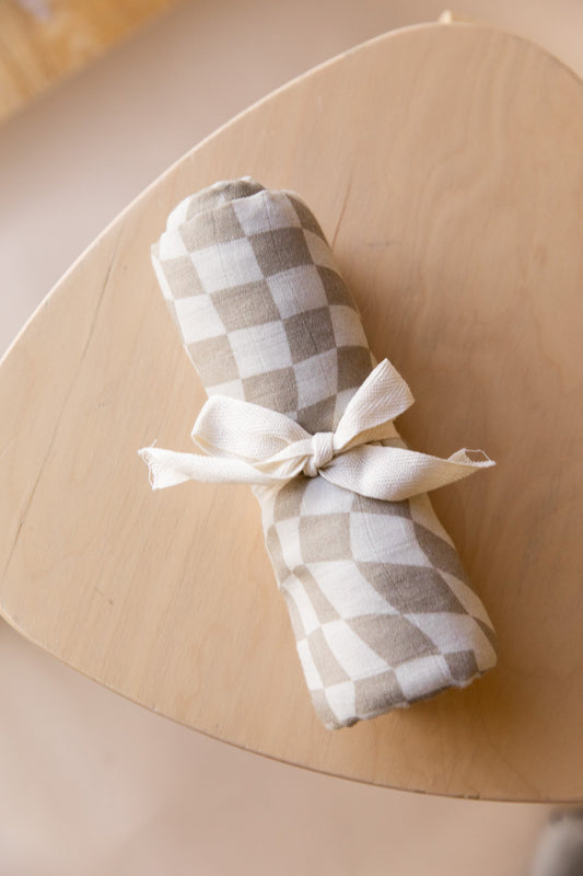 muslin swaddle // wavy checkered
