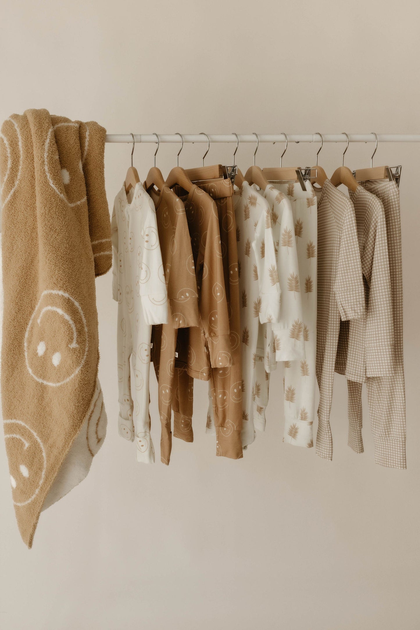 plush blanket // neutral smile