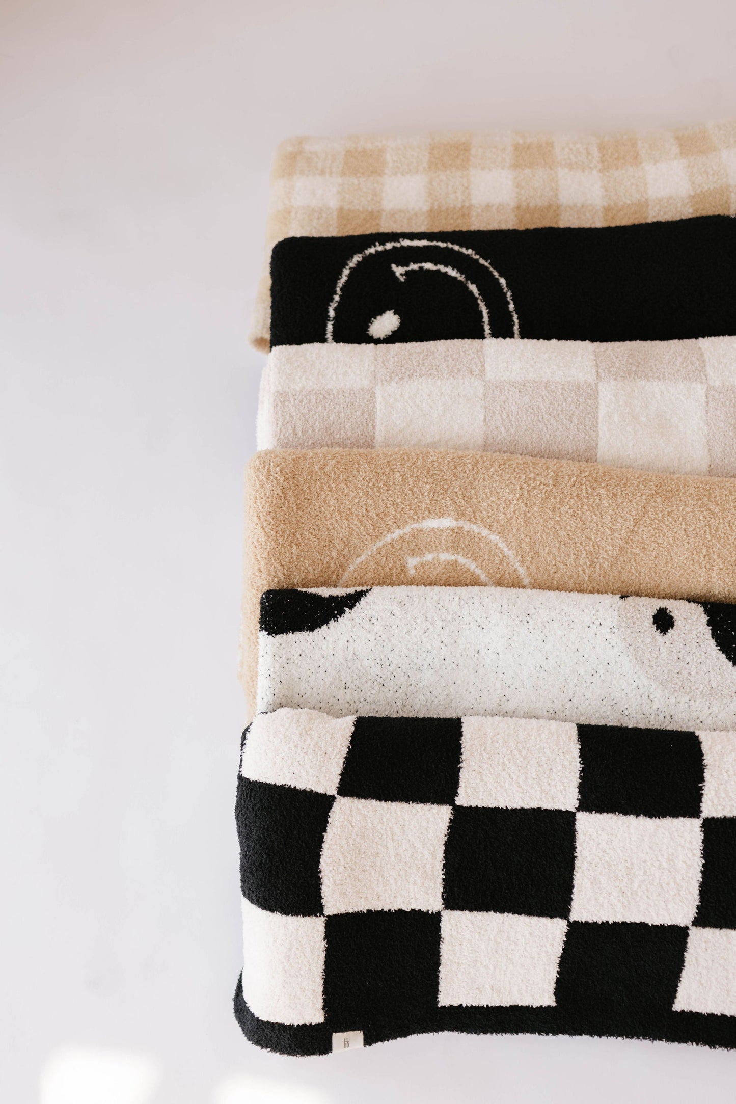 plush blanket // black + white smile