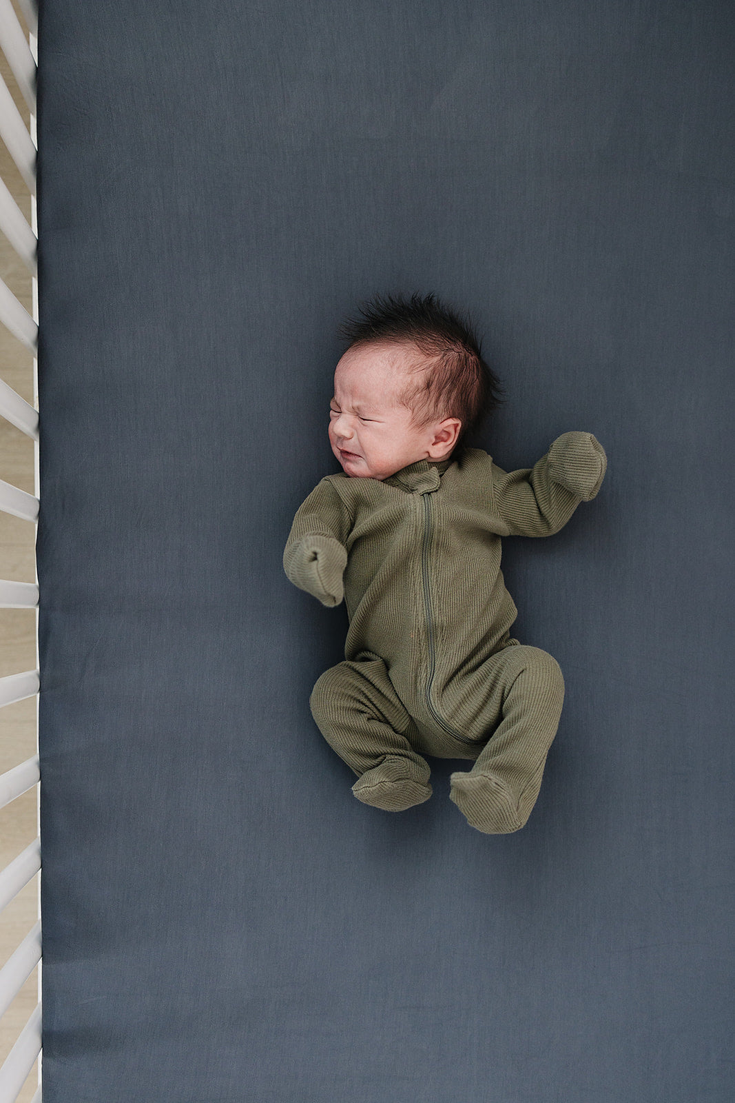 bamboo stretch crib sheet // charcoal