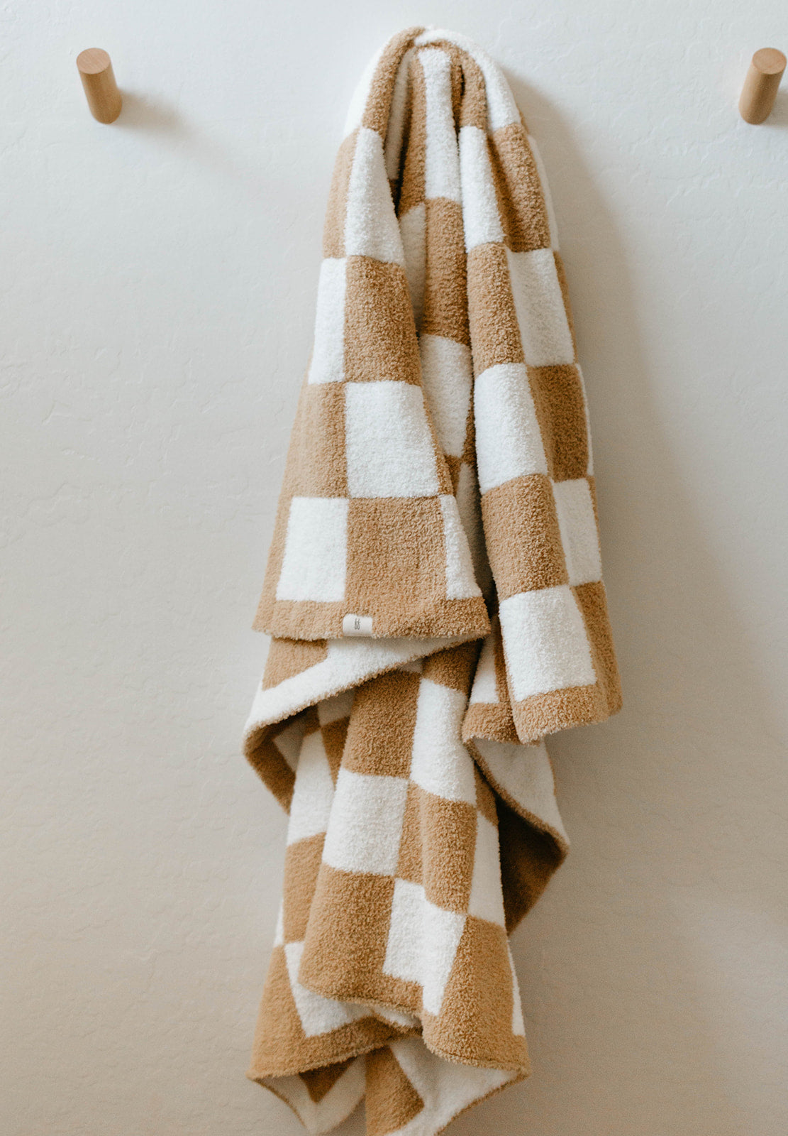 plush blanket // neutral checkerboard