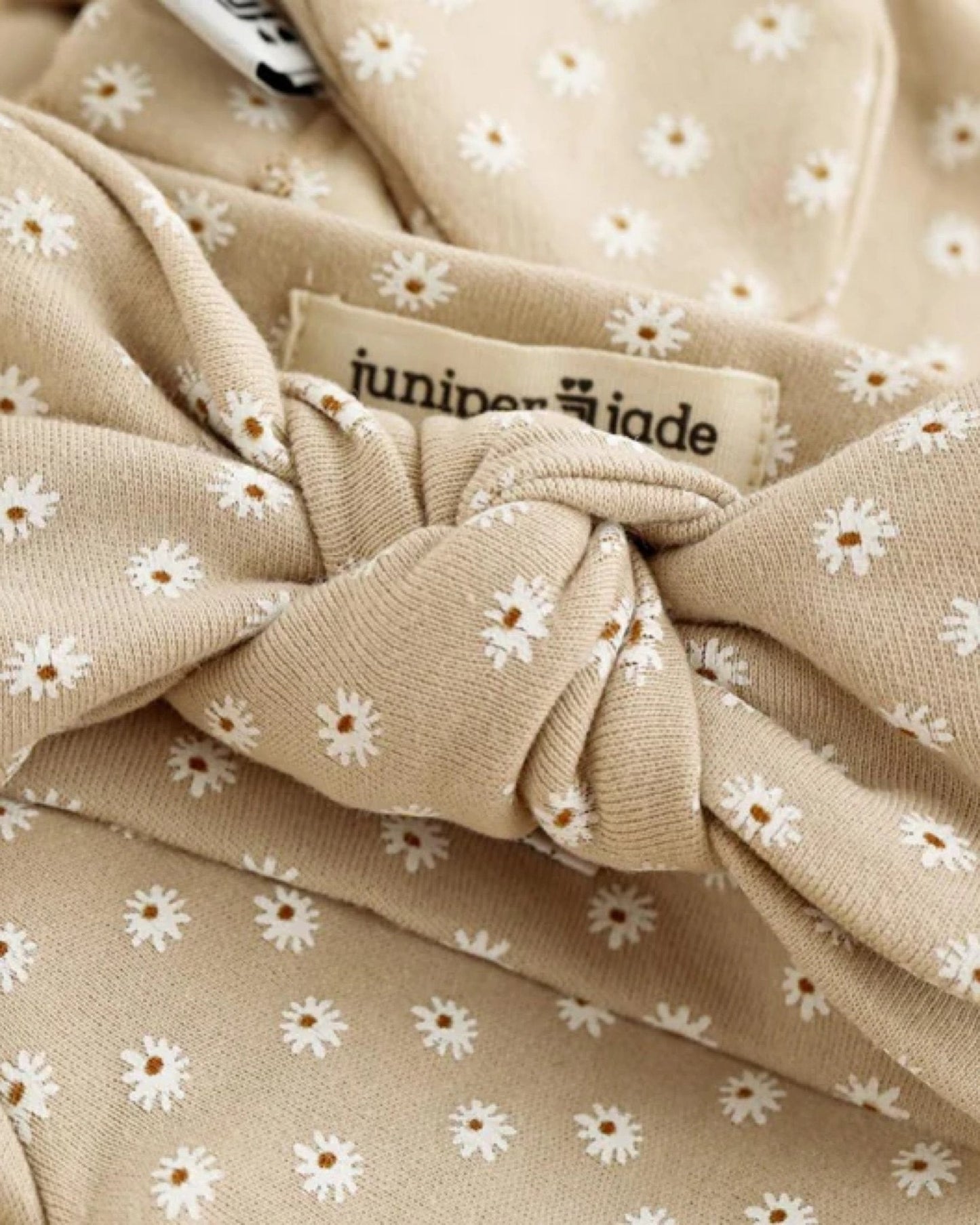 organic three-piece set // neutral daisy