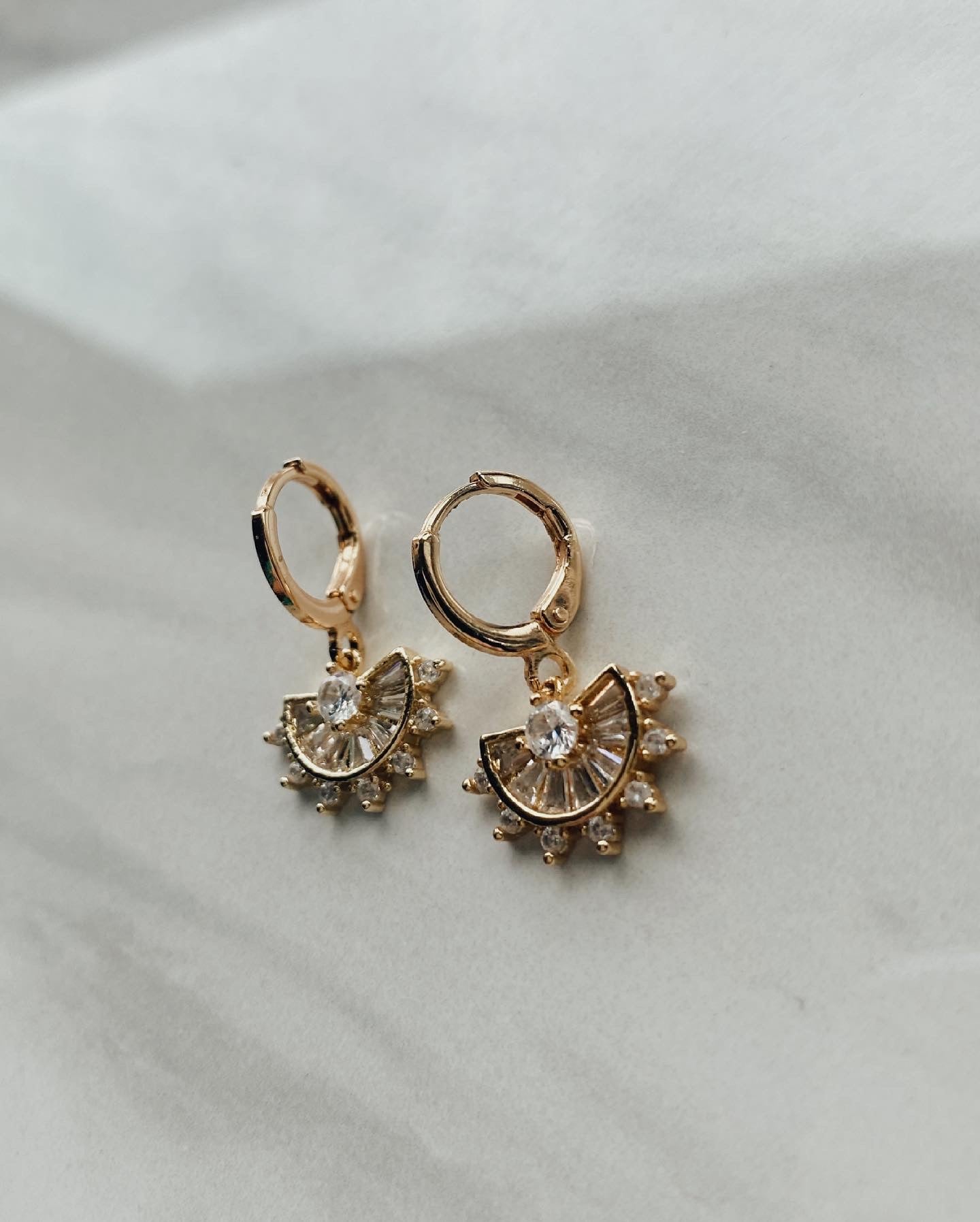 LOUISE // rhinestone fan huggie