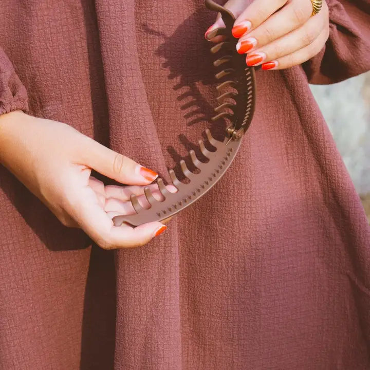 large banana claw clip // matte brown