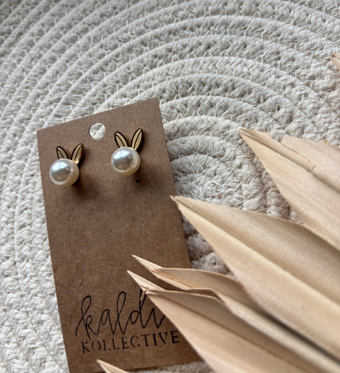 pearl bunny stud earrings