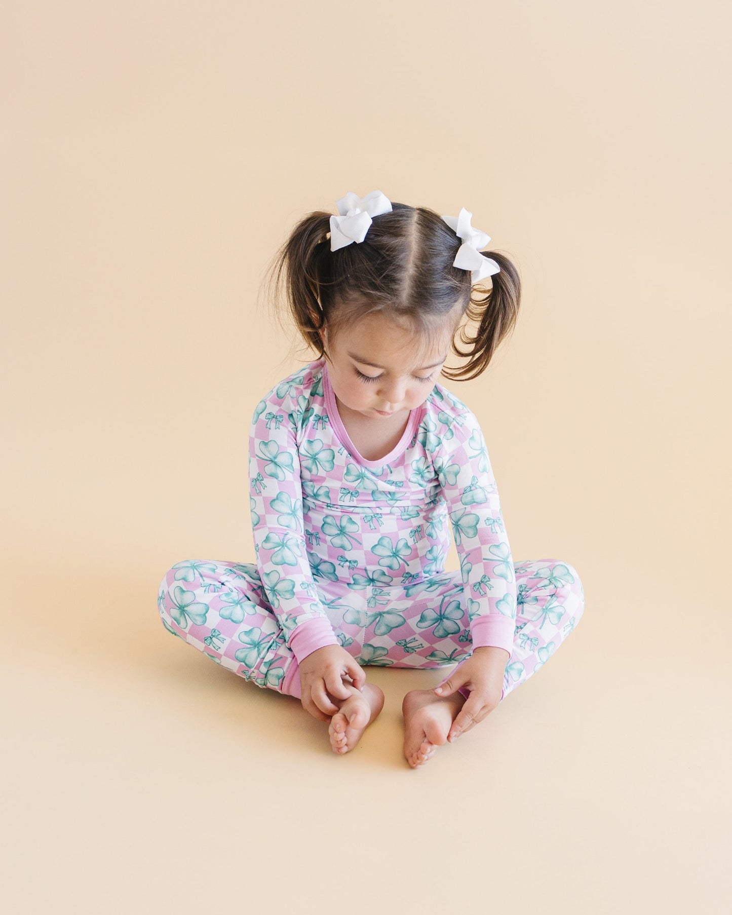 shamrock bow bamboo pajamas // LONG-SLEEVE TWO-PIECE SET (sizing up to 8/9)