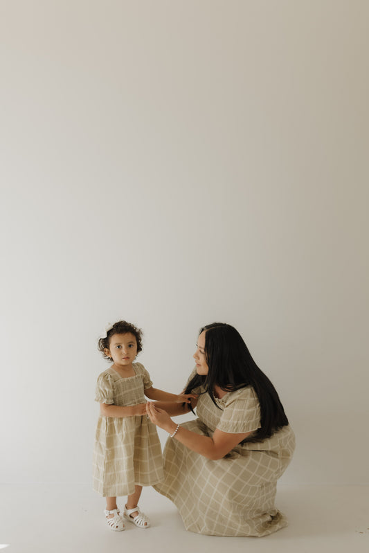 toddler/child muslin dress // linen grid (comes in mama match)