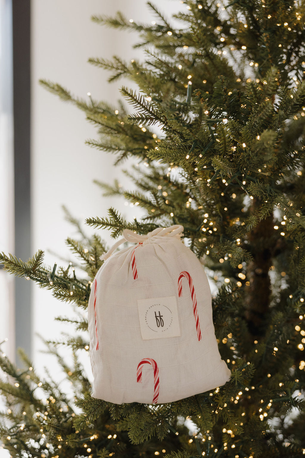 muslin crib sheet // candy cane