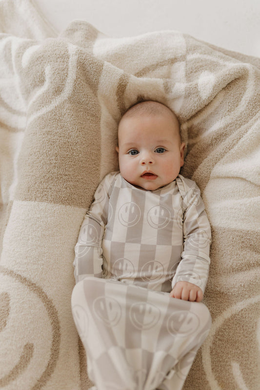 bamboo knot gown // smile checkerboard