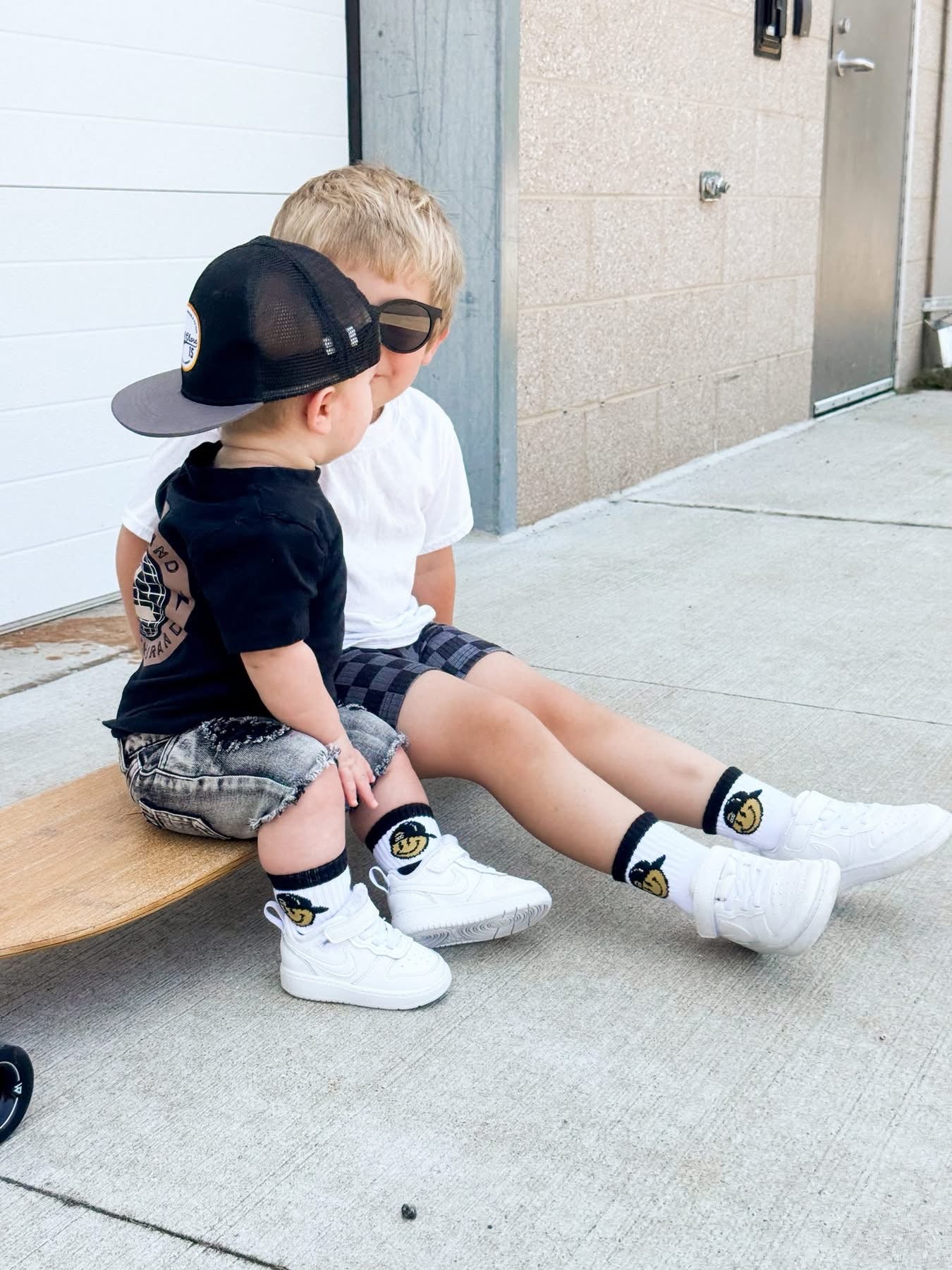 snapback smiley socks