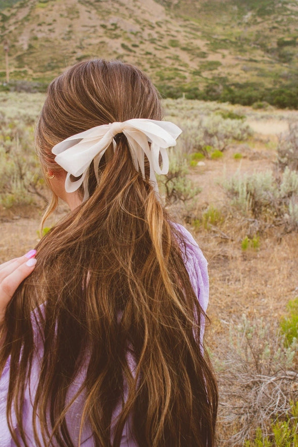 bow banana claw hair clip // cream
