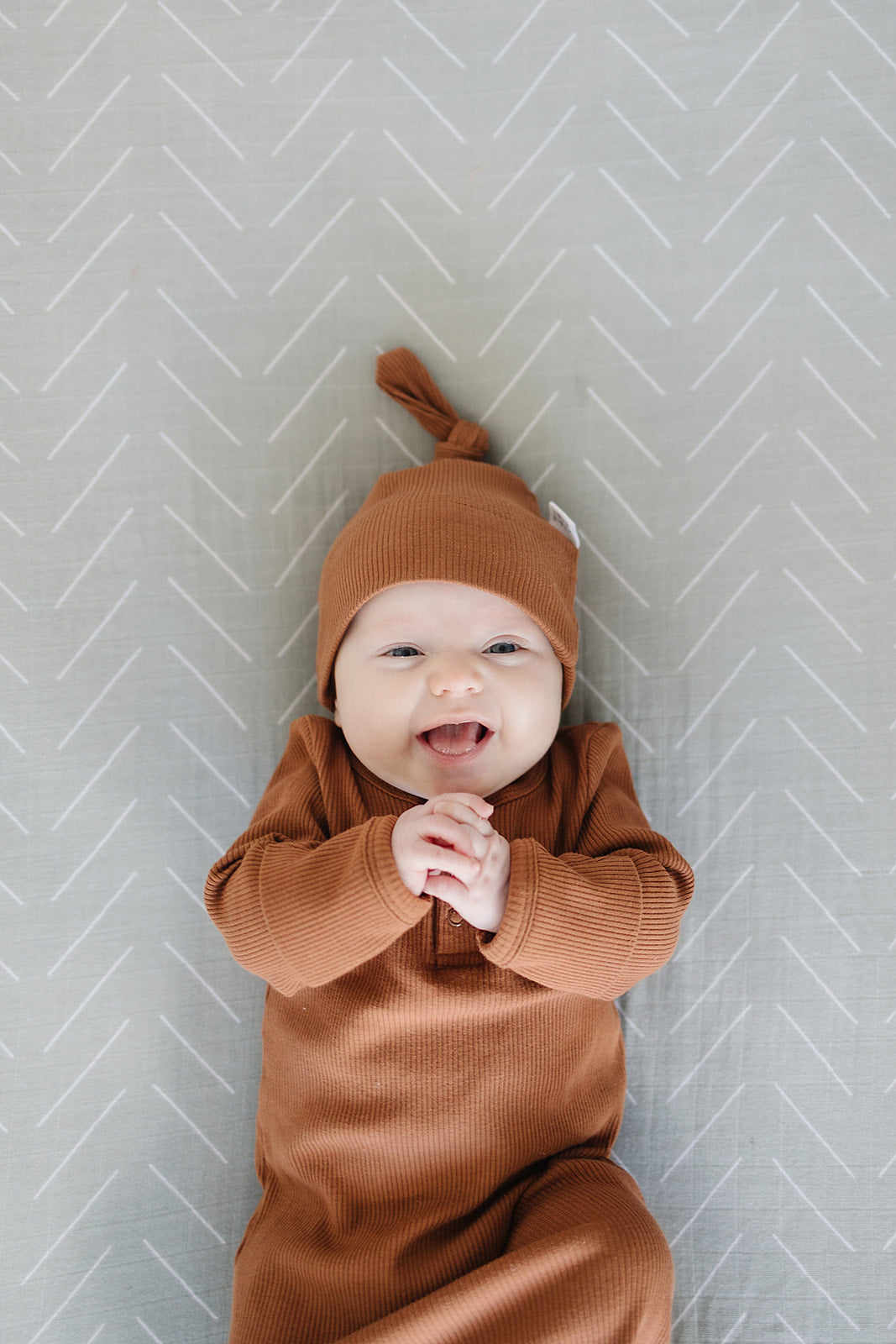 organic ribbed cotton newborn knot hat // rust